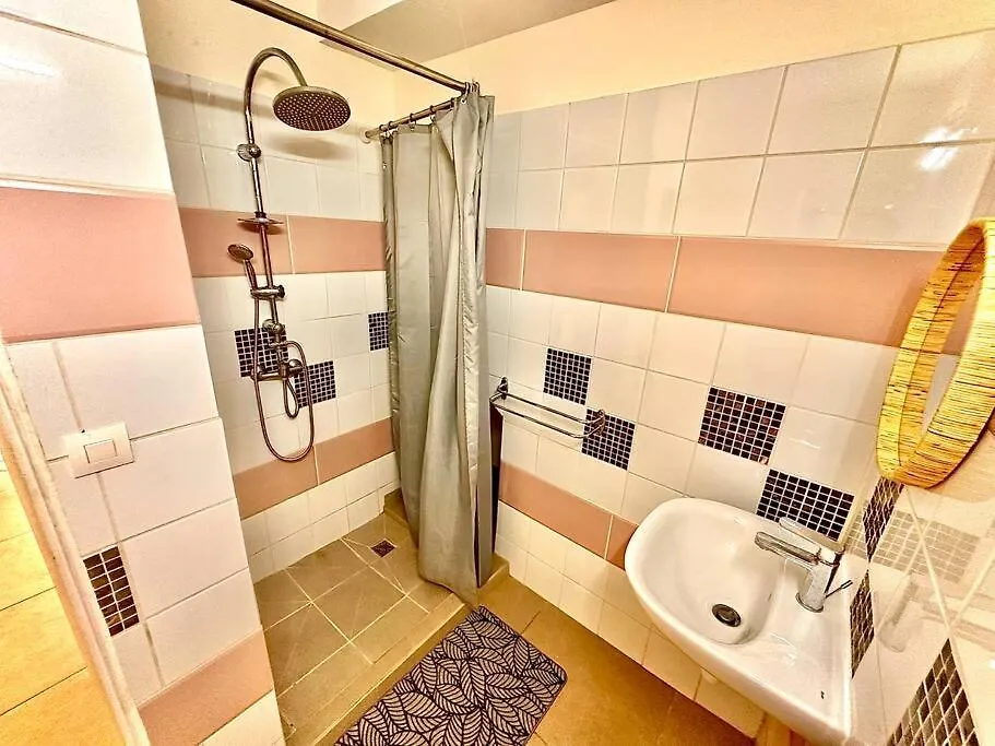 Appartement Paisible T2 Sur Sainte-Marie 0*,